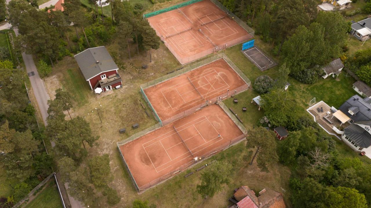 Отель Haelleviks Havsbad Экстерьер фото